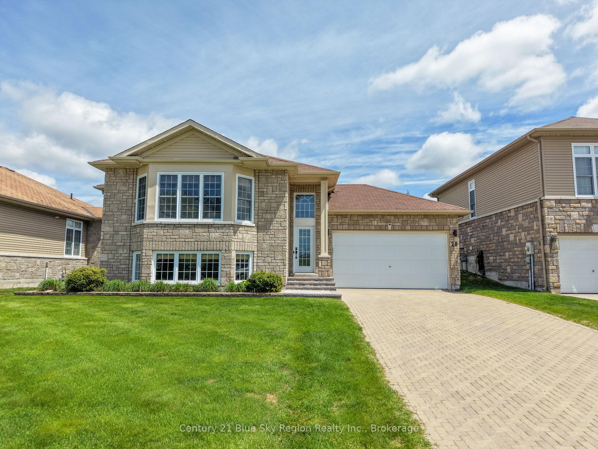 Photo 1 of 28 Stone Manor Drive, North Bay, Airport — HOMEH