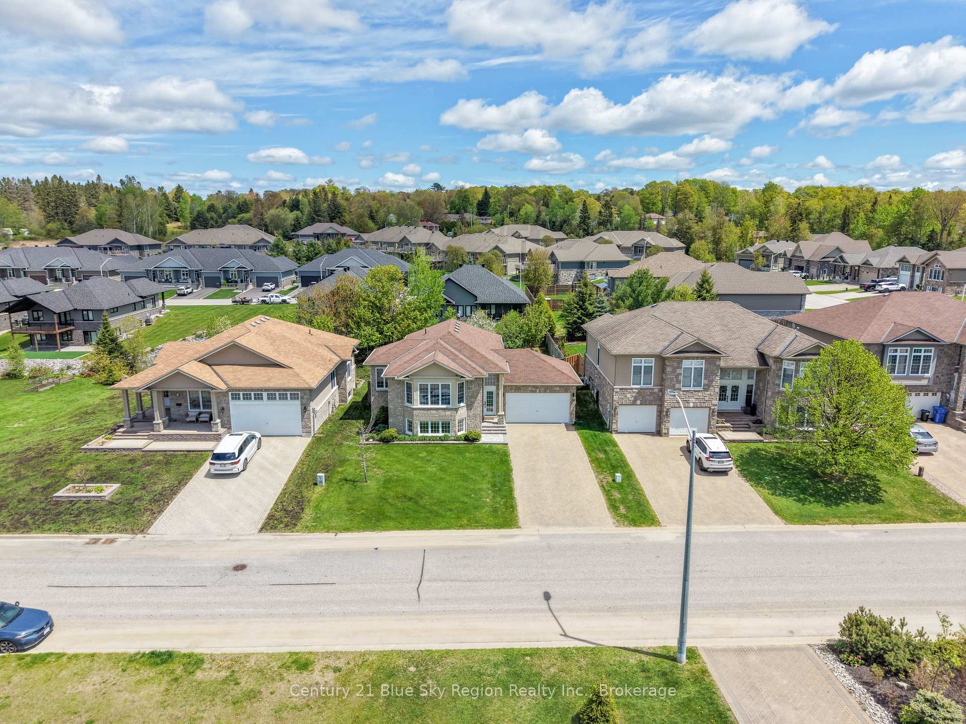 Photo 35 of 28 Stone Manor Drive, North Bay, Airport — HOMEH