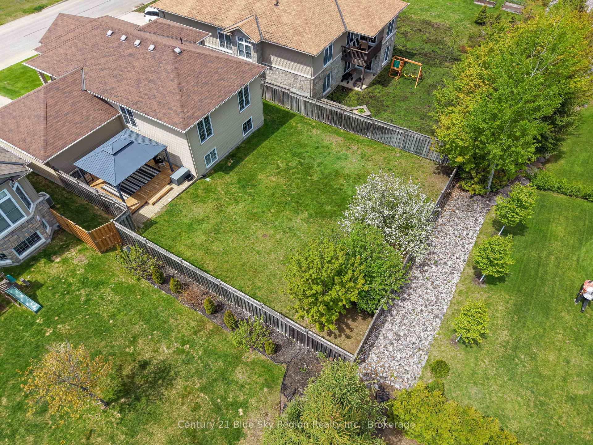 Photo 36 of 28 Stone Manor Drive, North Bay, Airport — HOMEH