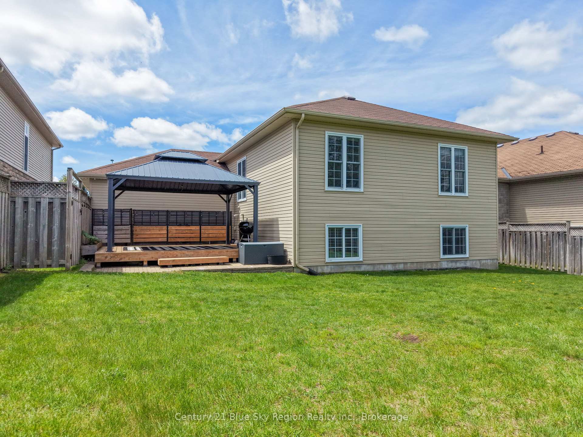 Photo 37 of 28 Stone Manor Drive, North Bay, Airport — HOMEH