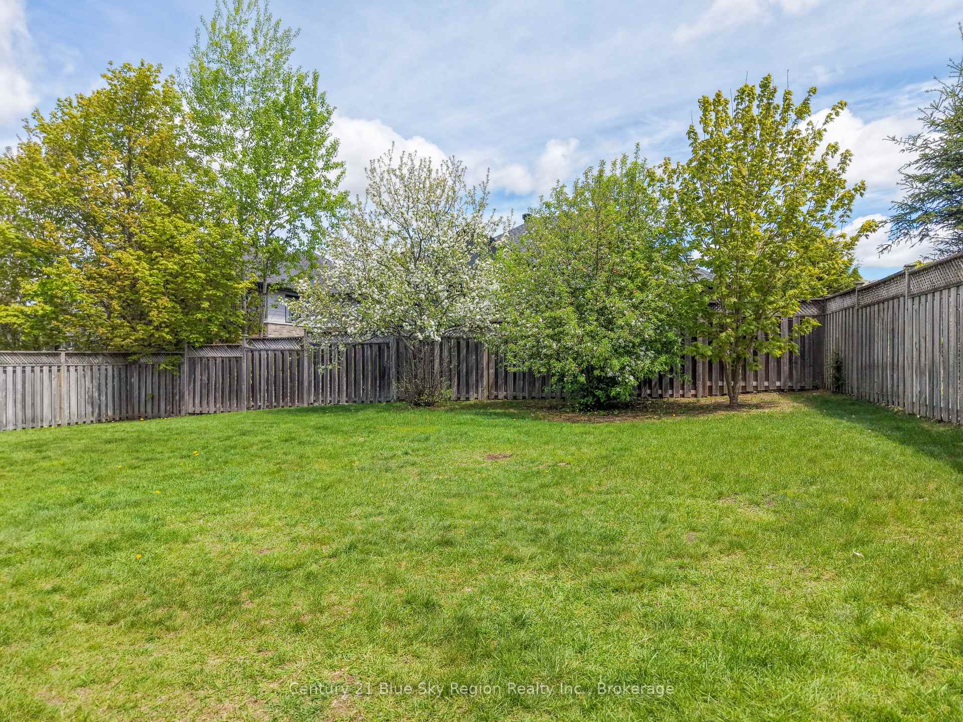 Photo 39 of 28 Stone Manor Drive, North Bay, Airport — HOMEH