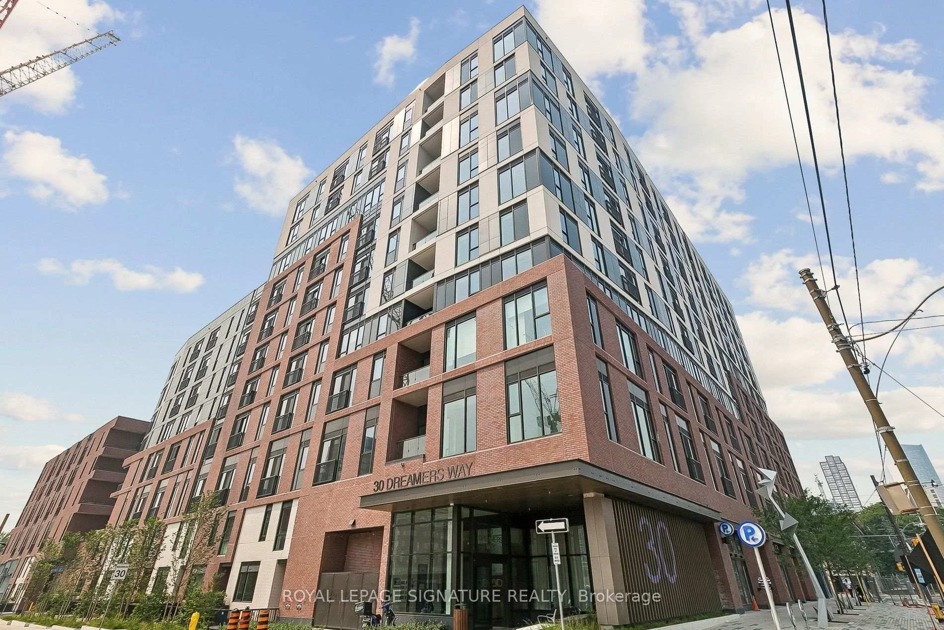 Front of Unit 1014, 10 Oak Street