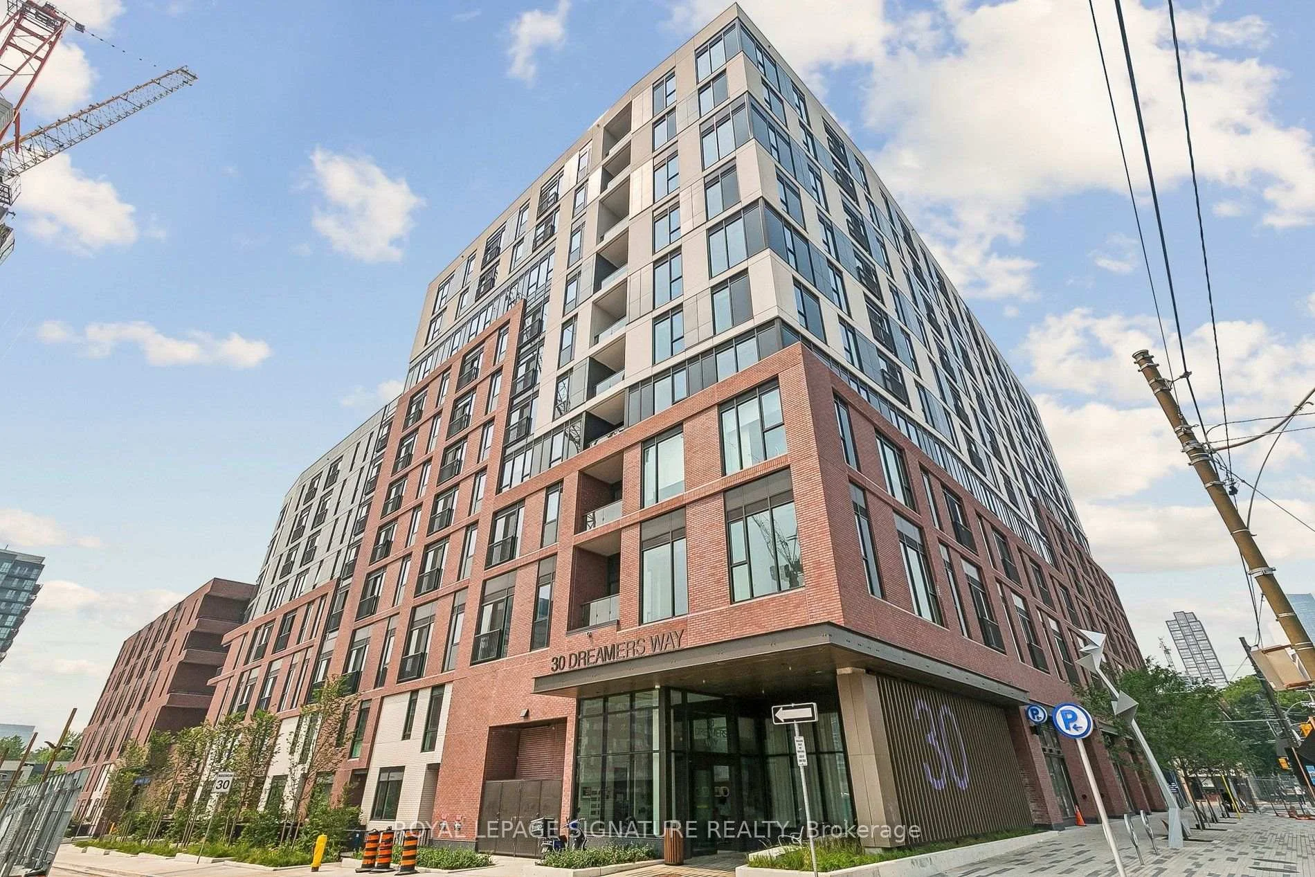 Front of Unit 1031, 10 Oak Street