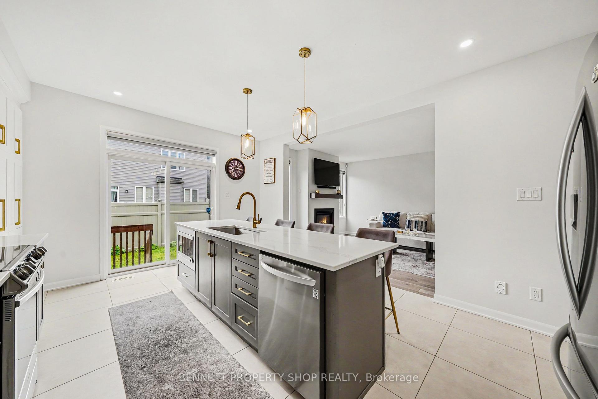 Photo 7 of 95 Russet Terrace, Ottawa, Barrhaven - Half Moon Bay — HOMEH