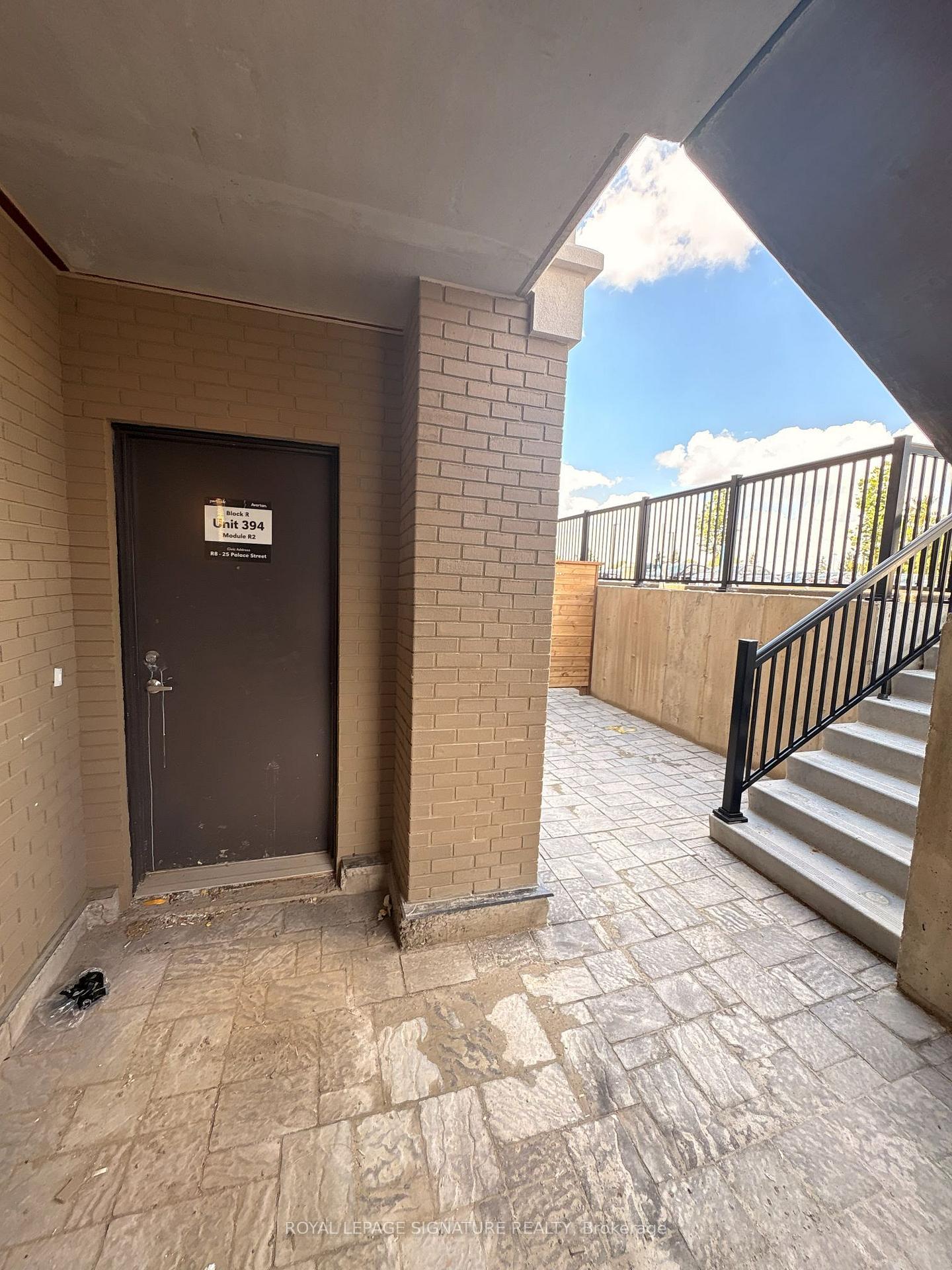 Photo 3 of Unit R8, 25 Palace Street, Kitchener, Laurentian Hills — HOMEH