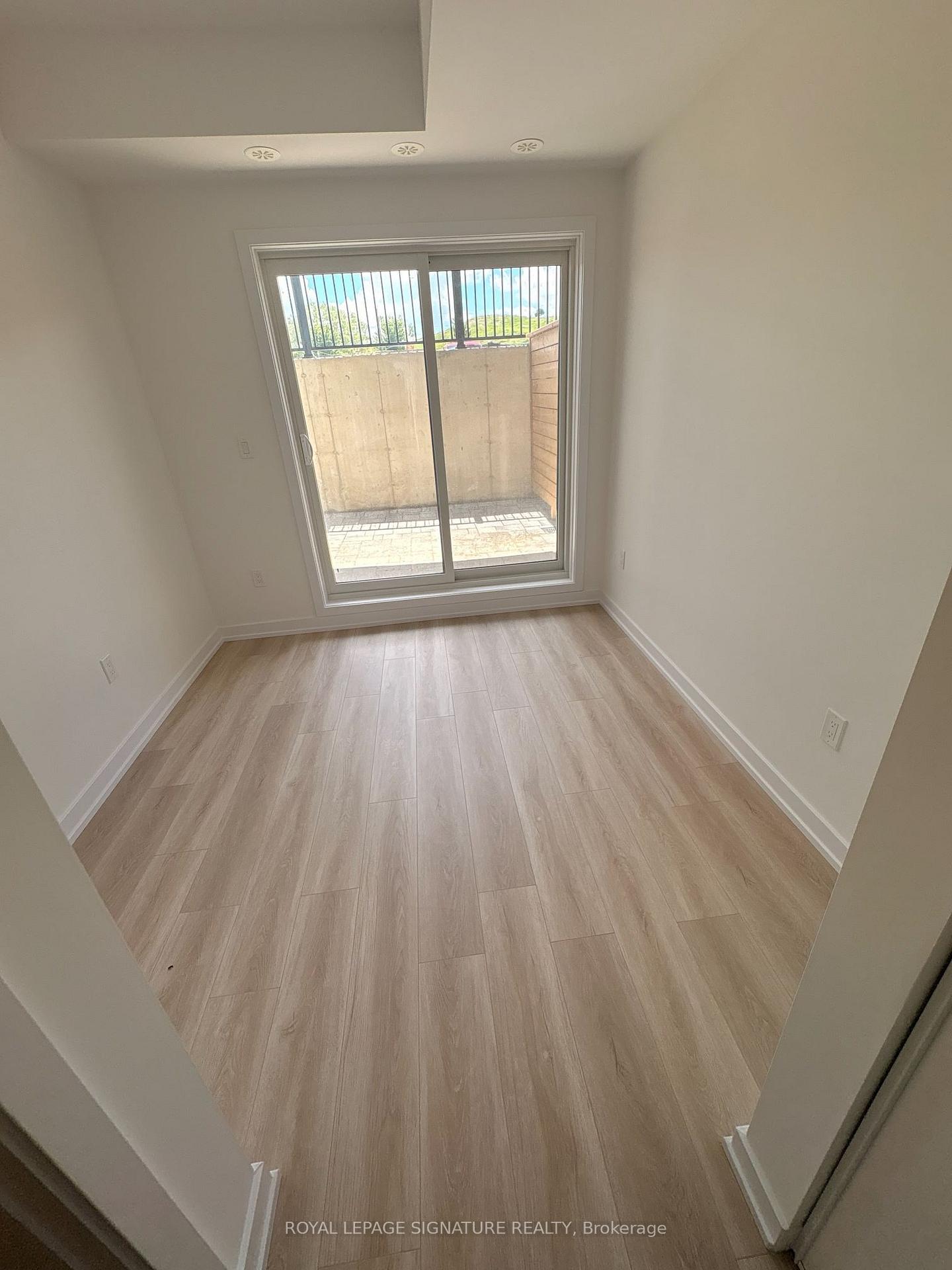 Photo 12 of Unit R8, 25 Palace Street, Kitchener, Laurentian Hills — HOMEH