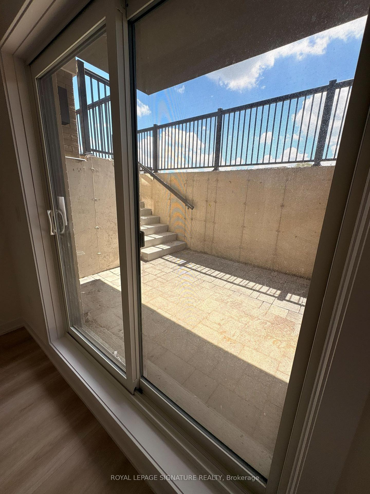 Photo 14 of Unit R8, 25 Palace Street, Kitchener, Laurentian Hills — HOMEH