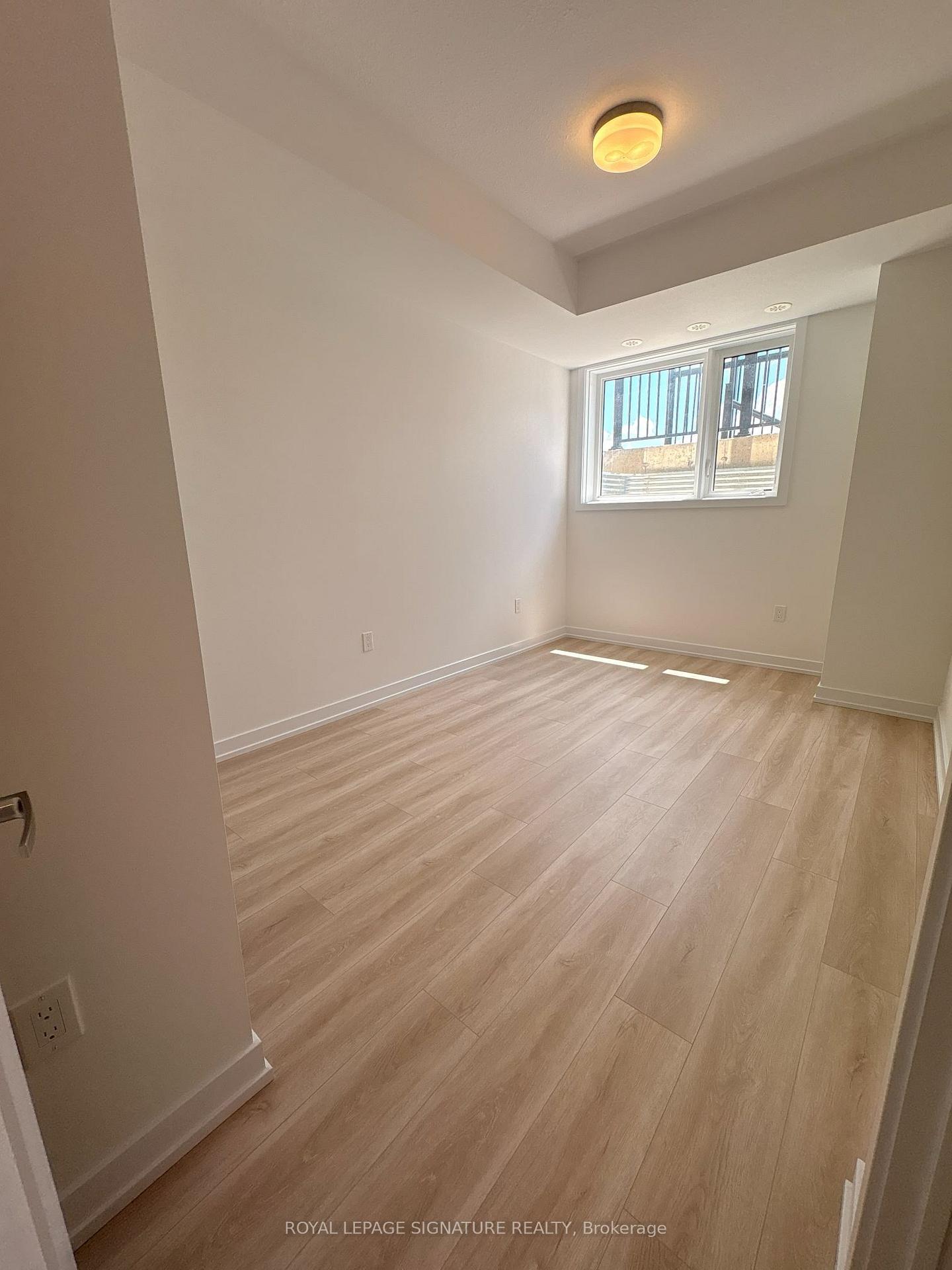 Photo 15 of Unit R8, 25 Palace Street, Kitchener, Laurentian Hills — HOMEH