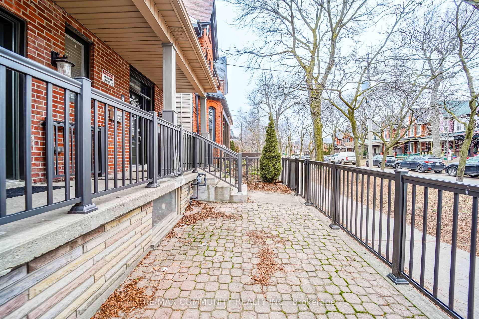Photo 2 of Unit Lower, 4 Lakeview Avenue, Toronto, Trinity-Bellwoods — HOMEH