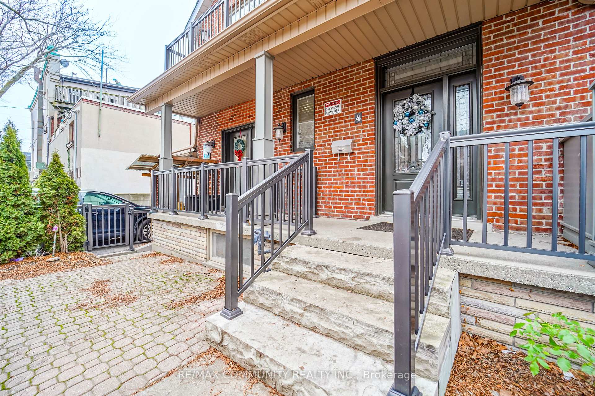 Photo 3 of Unit Lower, 4 Lakeview Avenue, Toronto, Trinity-Bellwoods — HOMEH