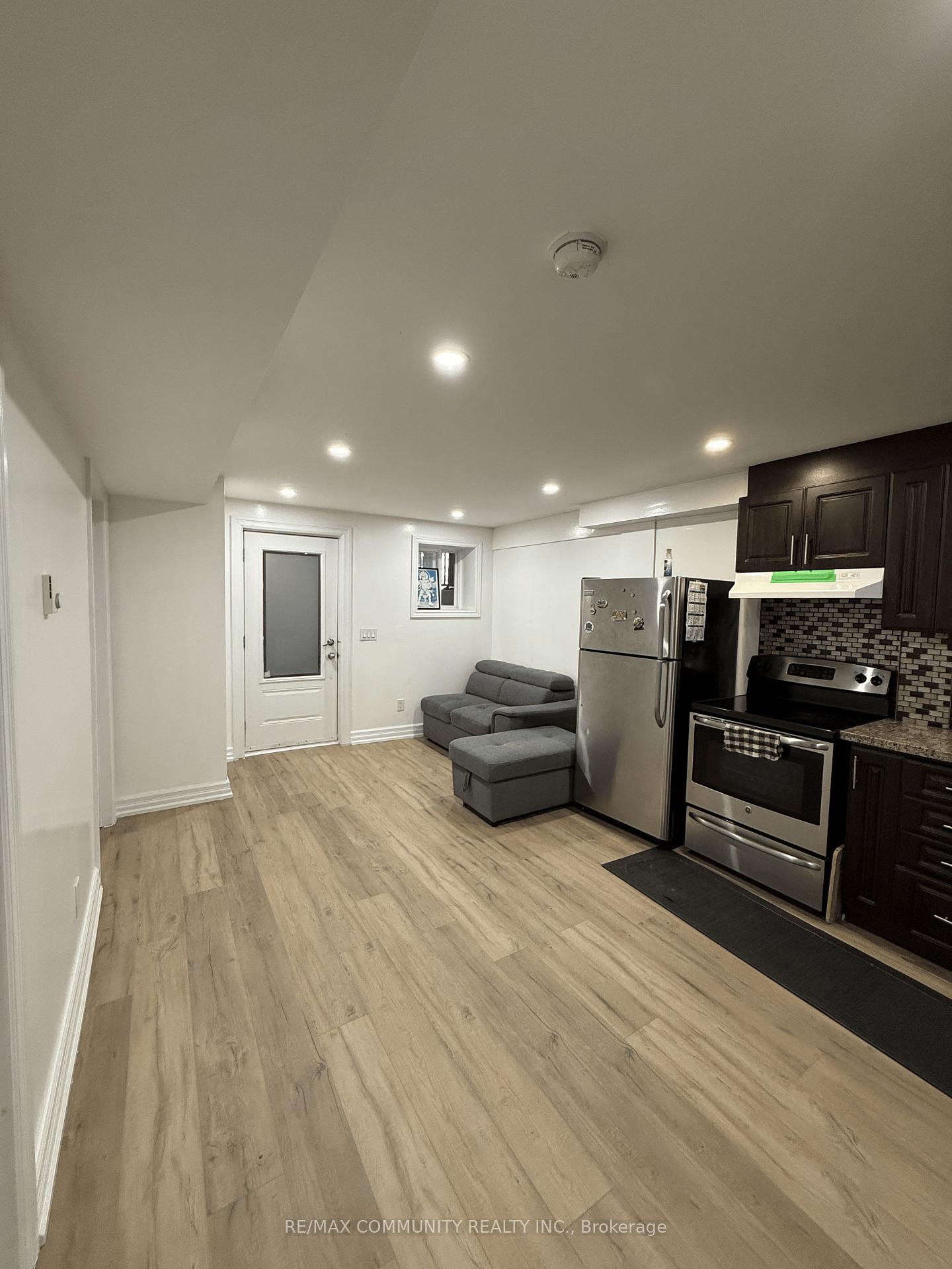 Photo 4 of Unit Lower, 4 Lakeview Avenue, Toronto, Trinity-Bellwoods — HOMEH