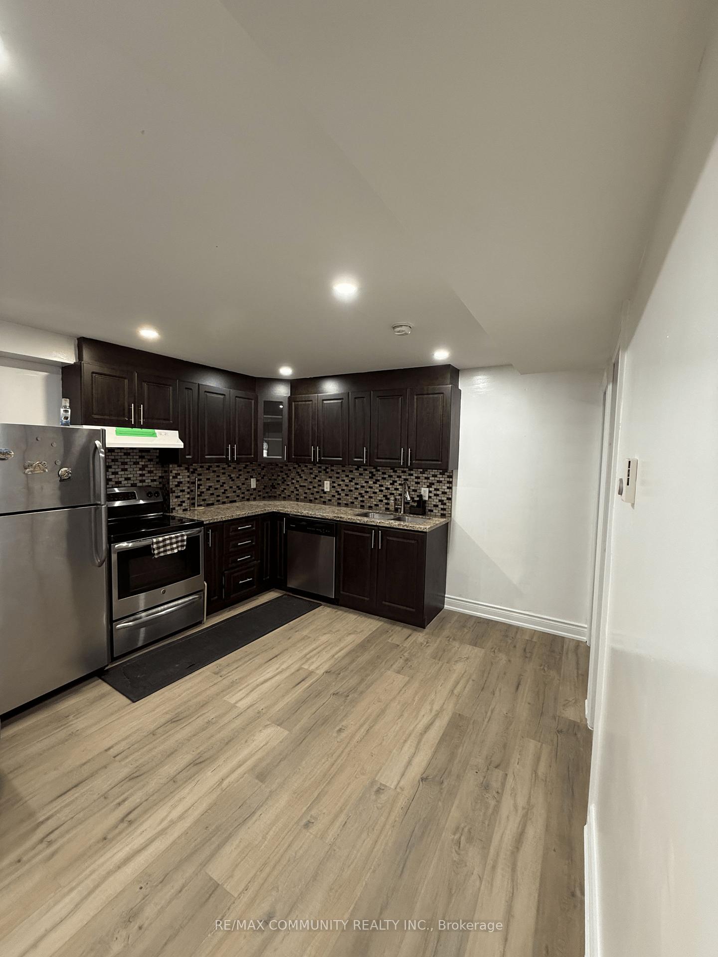 Photo 5 of Unit Lower, 4 Lakeview Avenue, Toronto, Trinity-Bellwoods — HOMEH