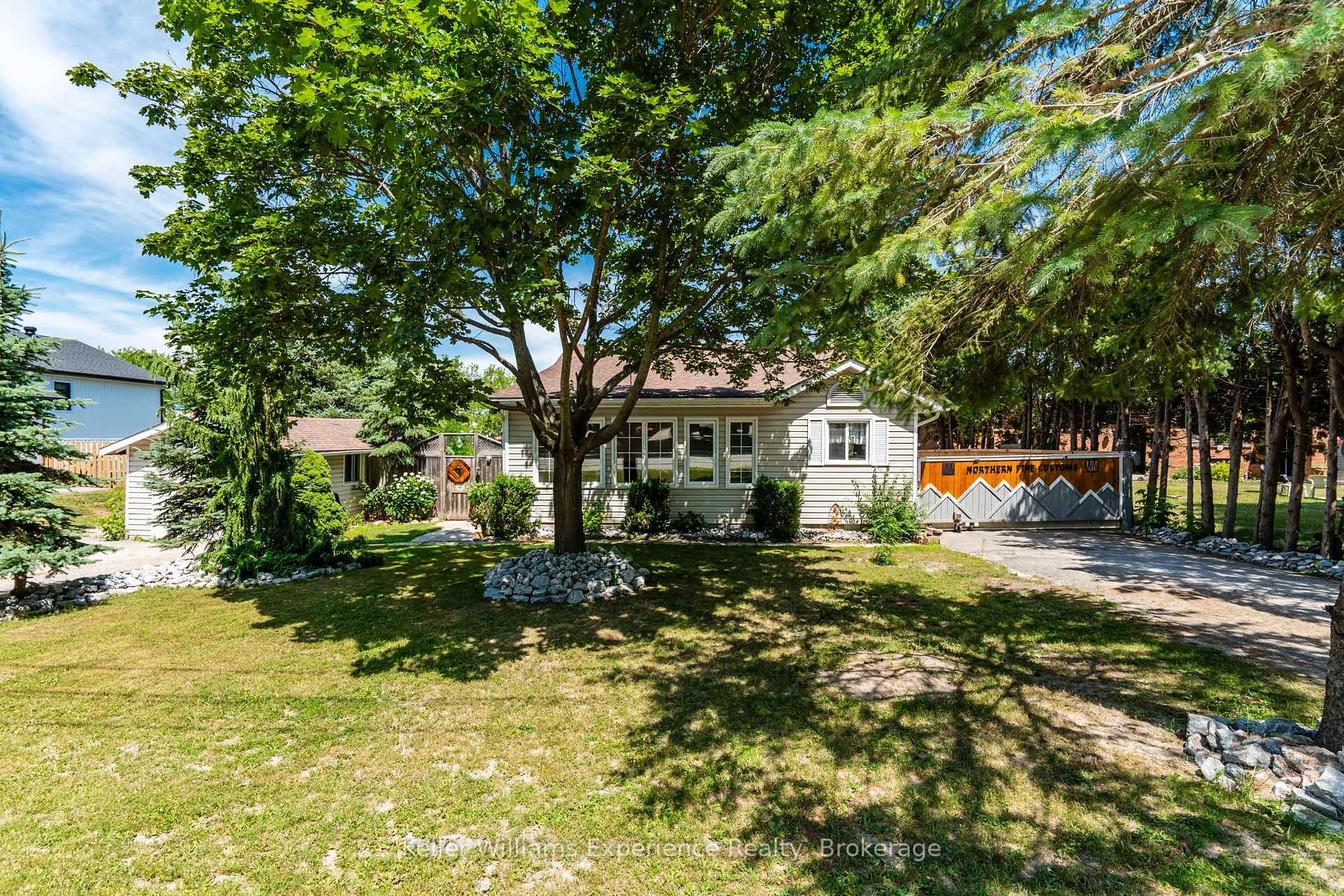 Photo 1 of 281 Park Street, Tay, Victoria Harbour — HOMEH