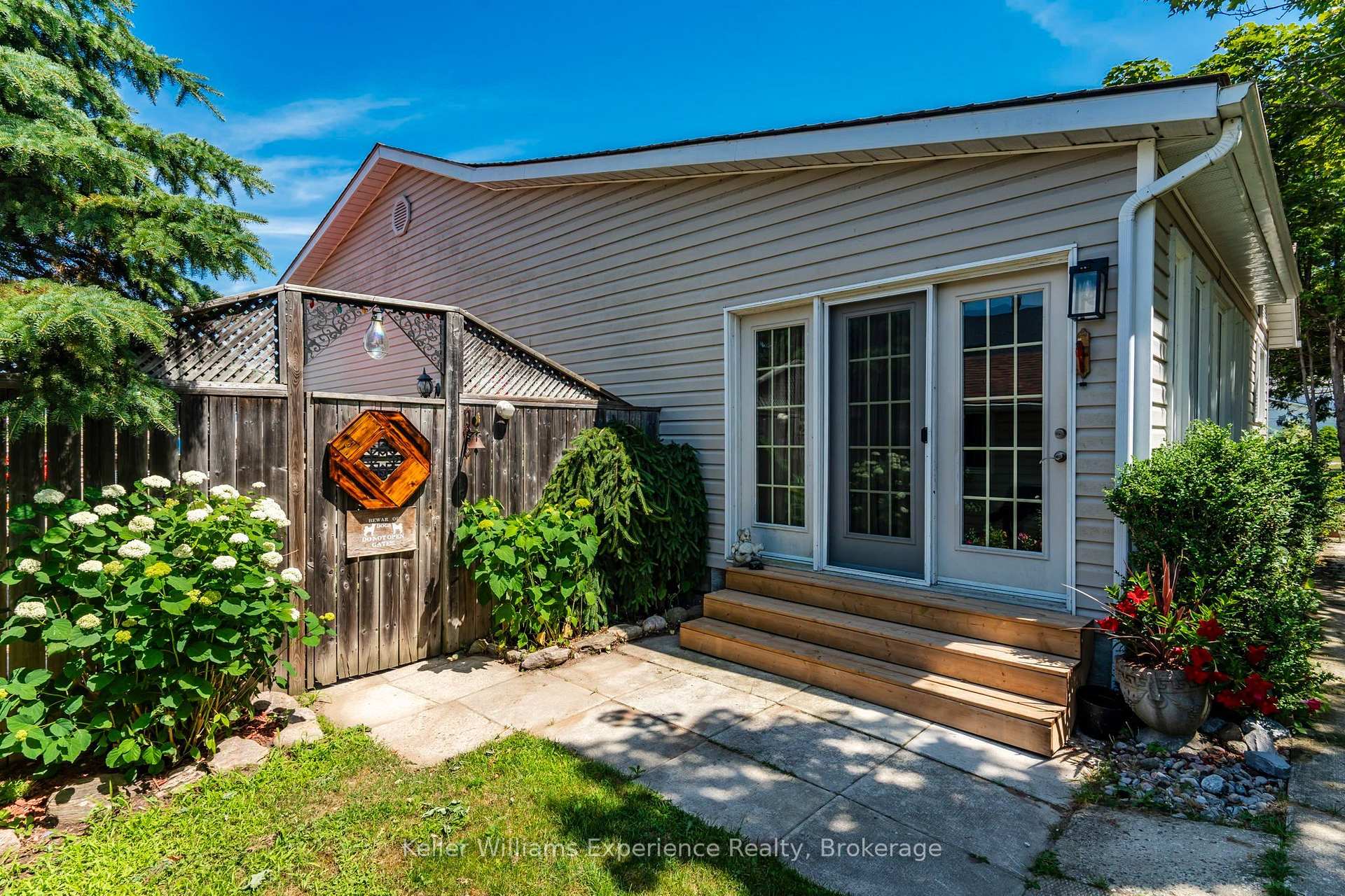 Photo 2 of 281 Park Street, Tay, Victoria Harbour — HOMEH