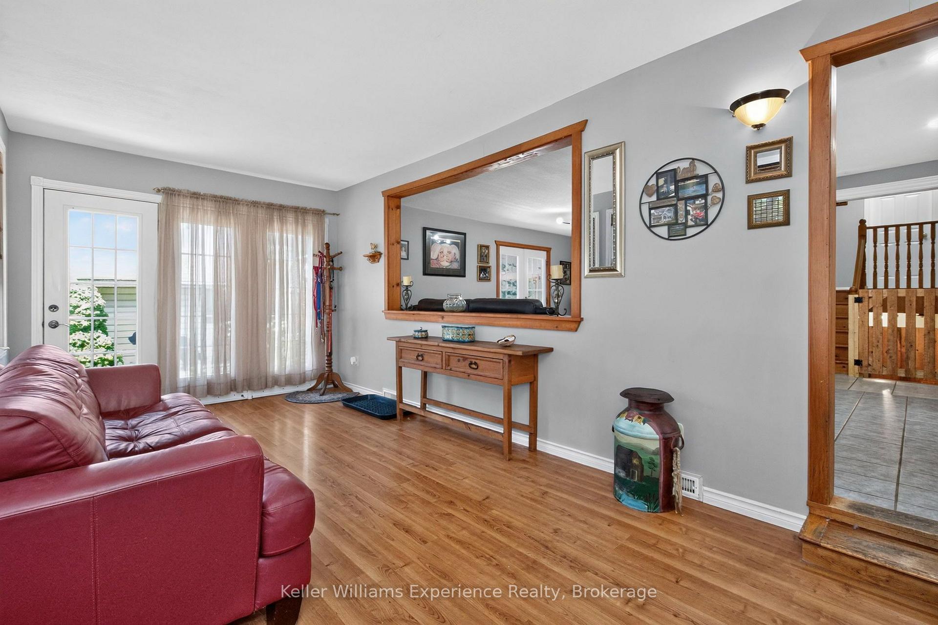 Photo 4 of 281 Park Street, Tay, Victoria Harbour — HOMEH