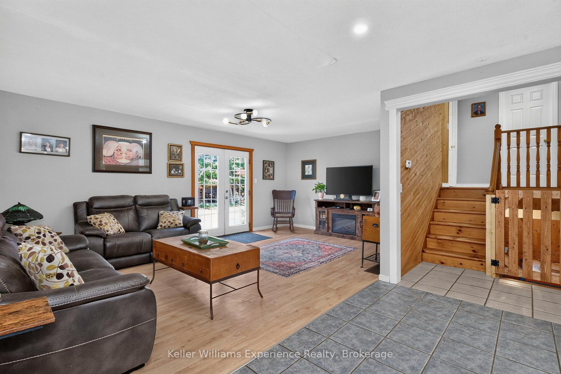 Photo 8 of 281 Park Street, Tay, Victoria Harbour — HOMEH