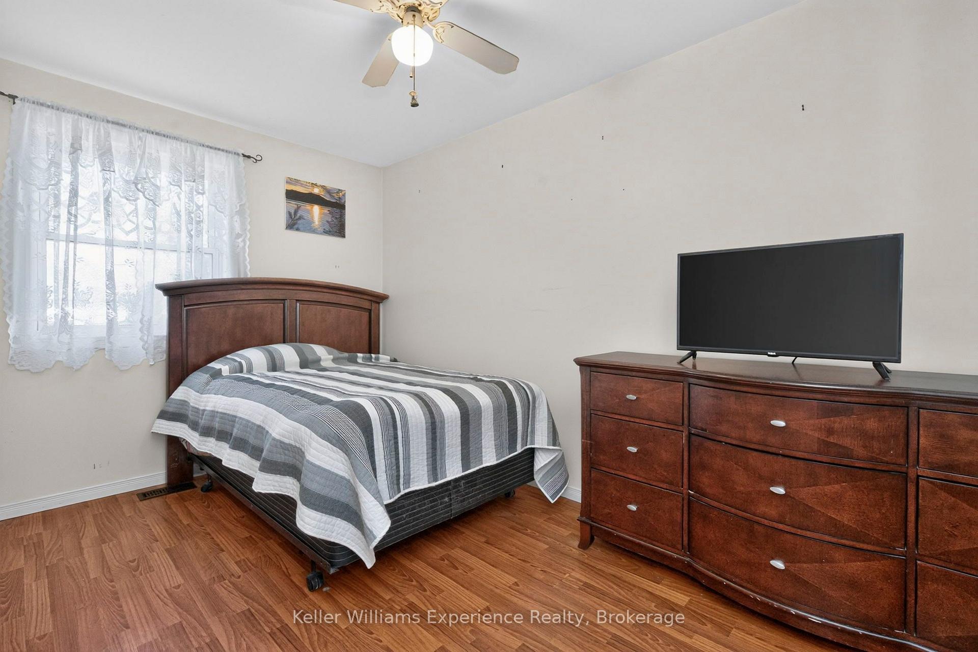 Photo 11 of 281 Park Street, Tay, Victoria Harbour — HOMEH