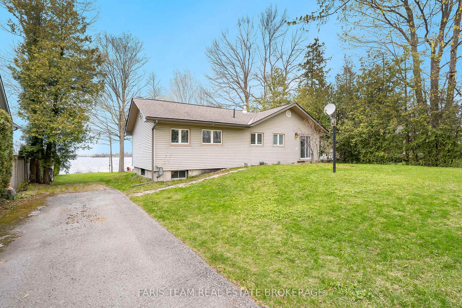 Photo 3 of 5240 Prospect Avenue, Ramara, Rural Ramara — HOMEH