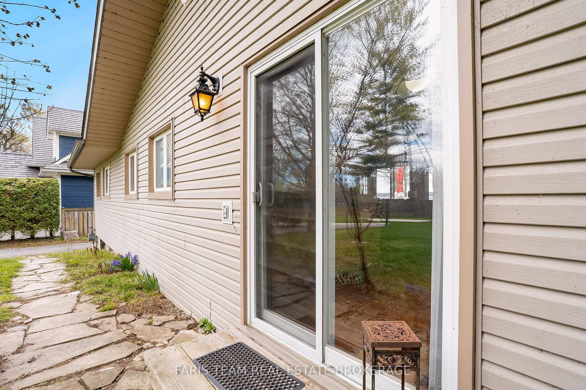 Photo 4 of 5240 Prospect Avenue, Ramara, Rural Ramara — HOMEH