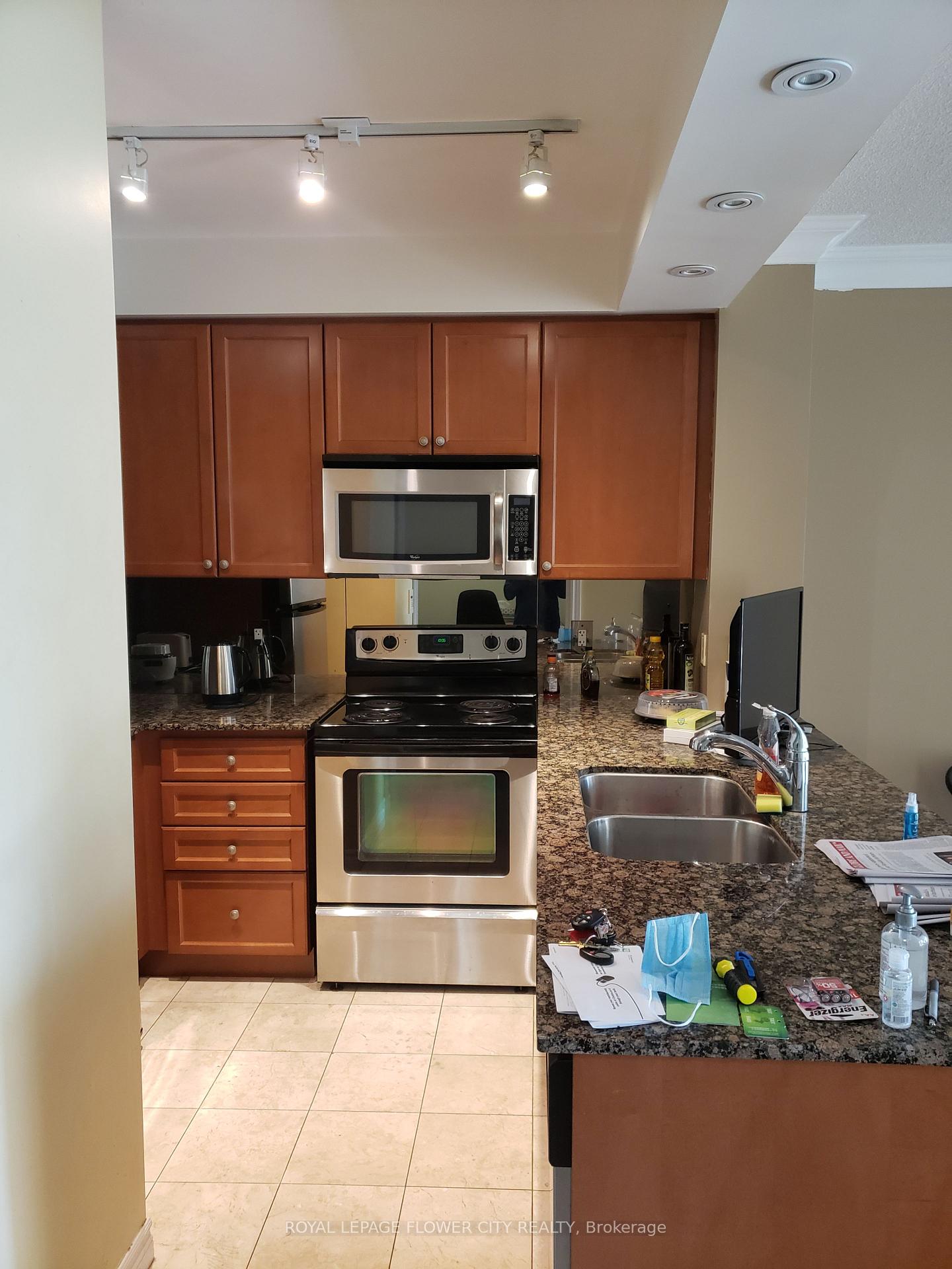 Photo 5 of Unit 403, 88 Promenade Circle, Vaughan, Brownridge — HOMEH