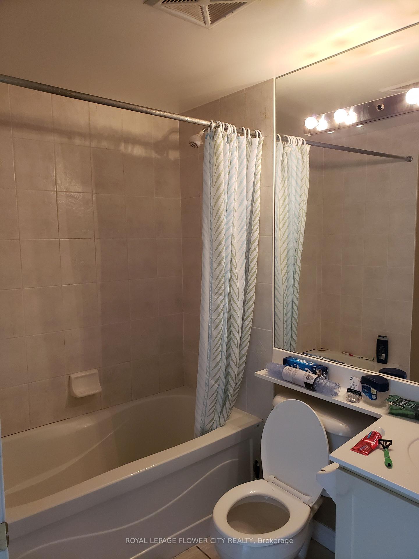Photo 8 of Unit 403, 88 Promenade Circle, Vaughan, Brownridge — HOMEH