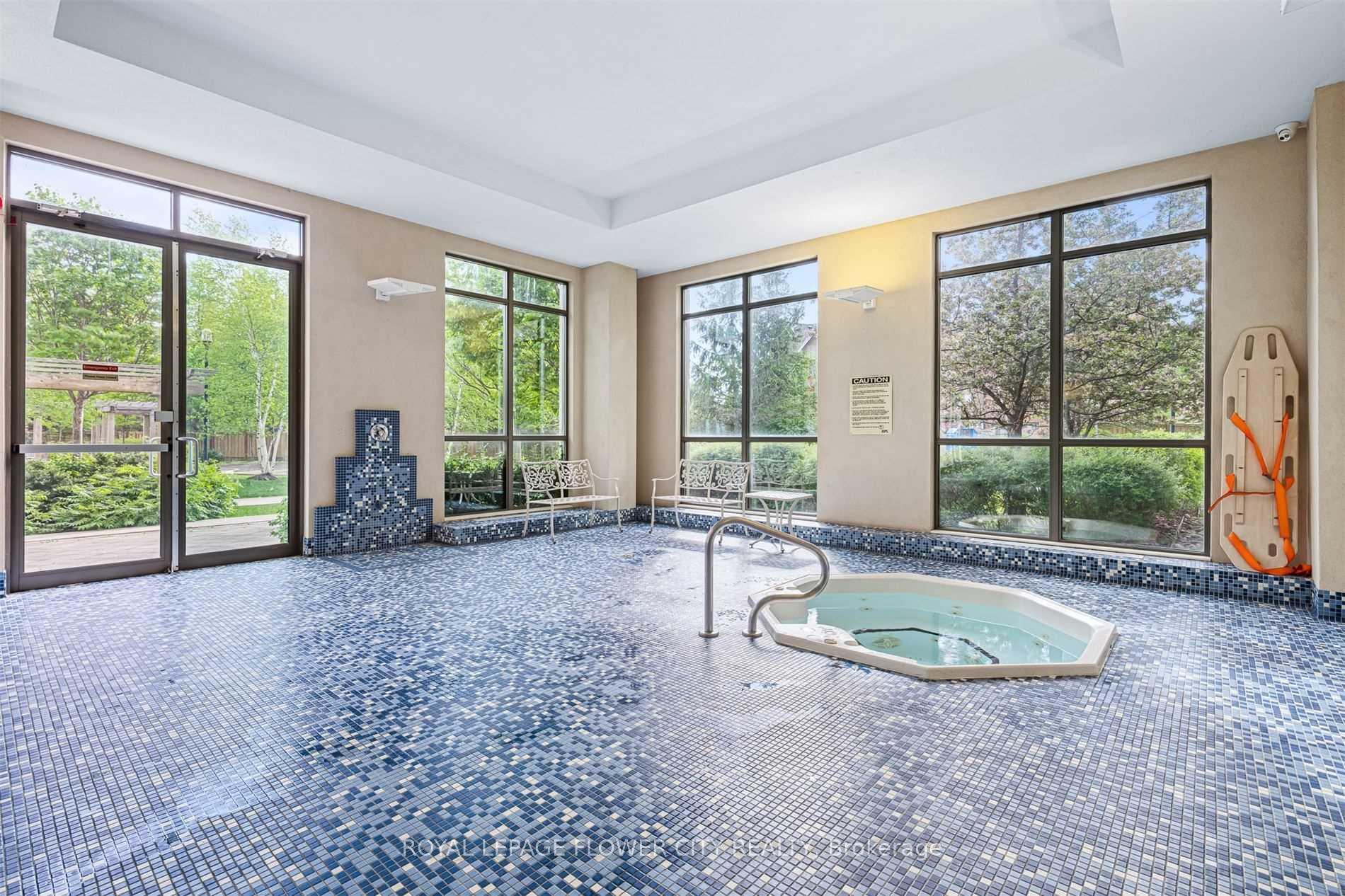 Photo 11 of Unit 403, 88 Promenade Circle, Vaughan, Brownridge — HOMEH