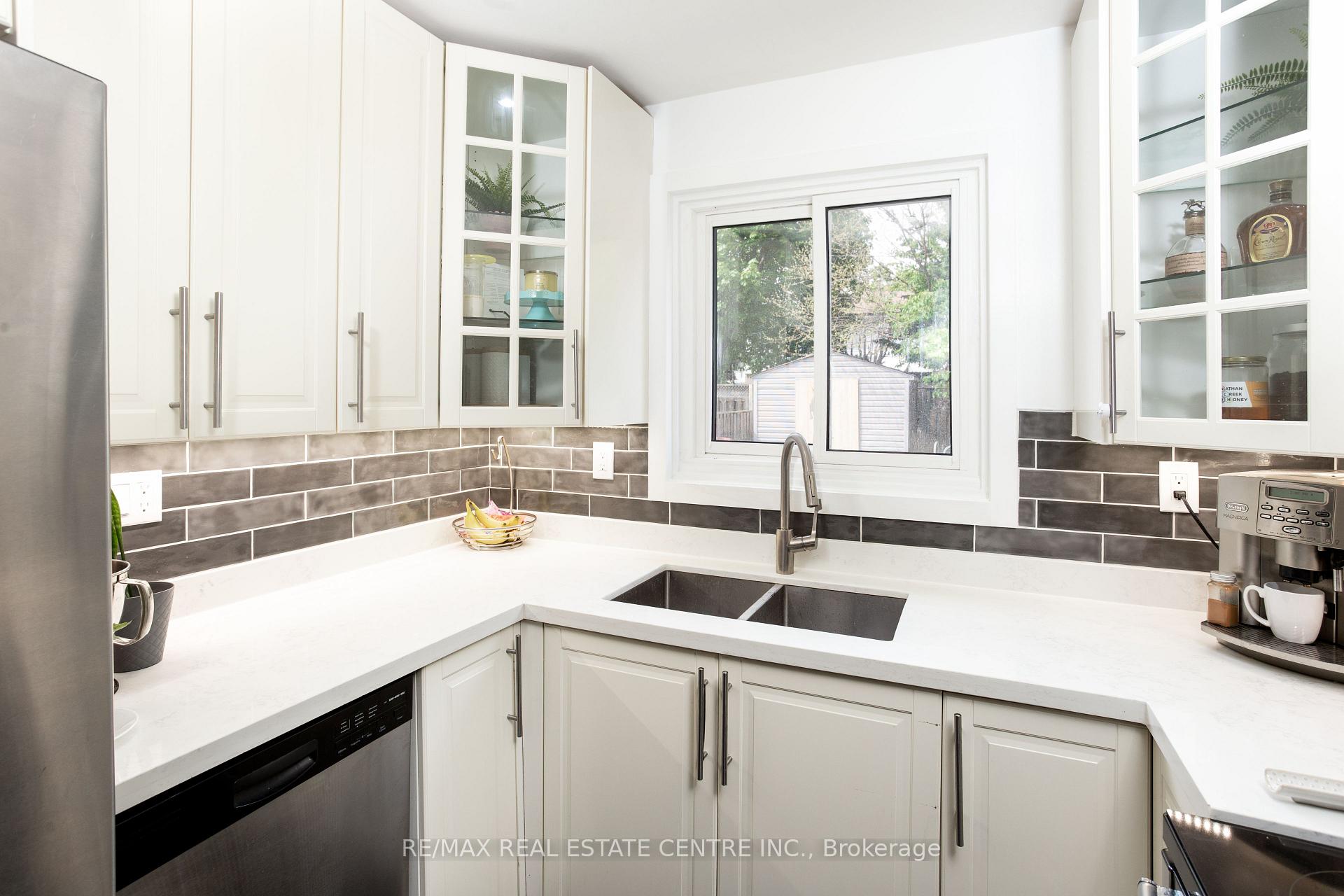 Photo 17 of 289 Archdekin Drive, Brampton, Madoc — HOMEH