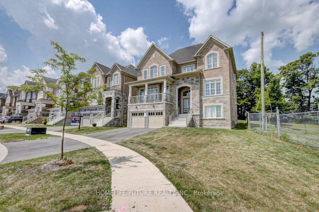 Photo 2 of 58 Ridge Gate Crescent, East Gwillimbury, Mt Albert — HOMEH