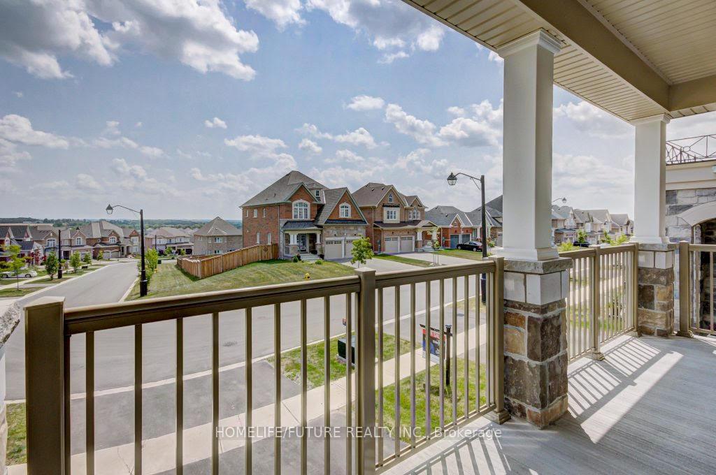 Photo 3 of 58 Ridge Gate Crescent, East Gwillimbury, Mt Albert — HOMEH