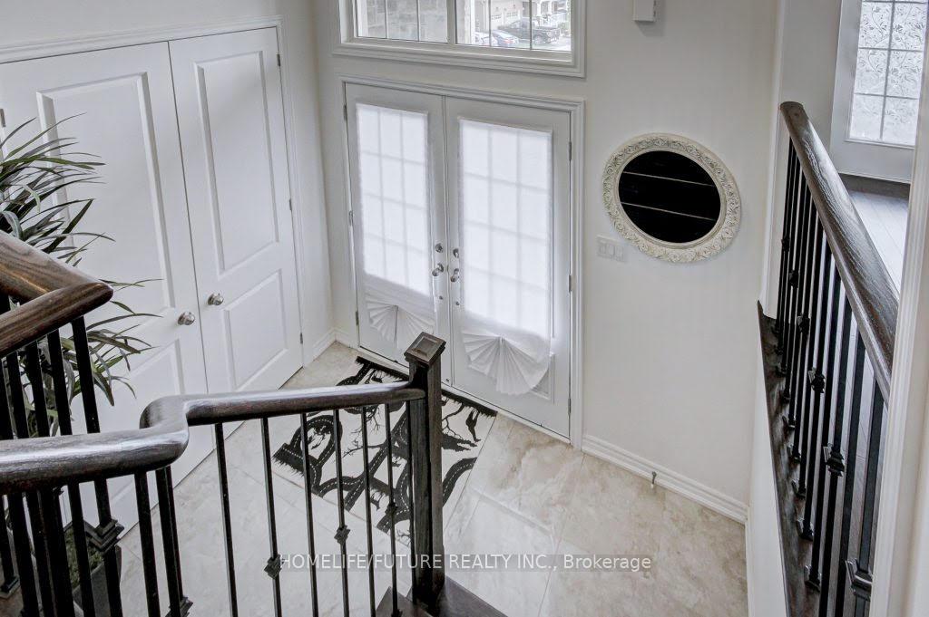 Photo 4 of 58 Ridge Gate Crescent, East Gwillimbury, Mt Albert — HOMEH