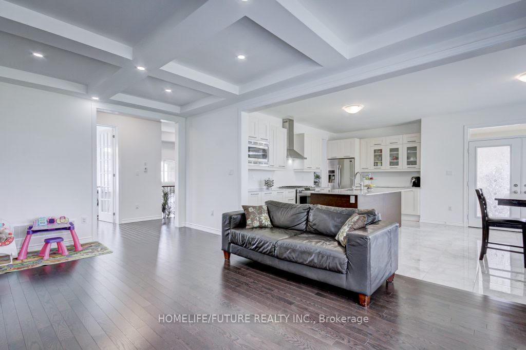 Photo 9 of 58 Ridge Gate Crescent, East Gwillimbury, Mt Albert — HOMEH