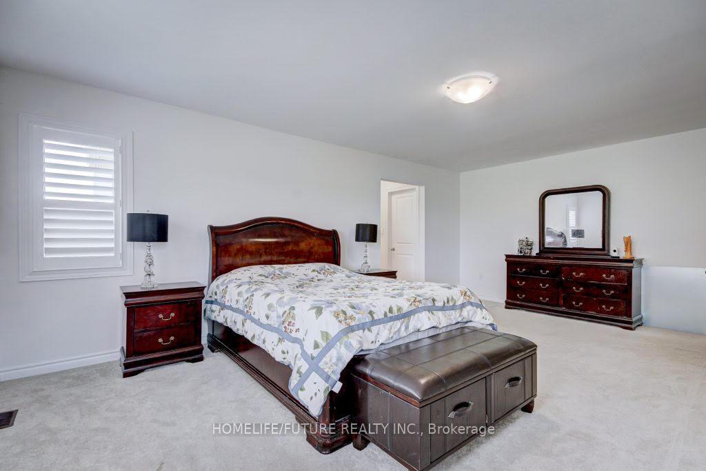 Photo 14 of 58 Ridge Gate Crescent, East Gwillimbury, Mt Albert — HOMEH
