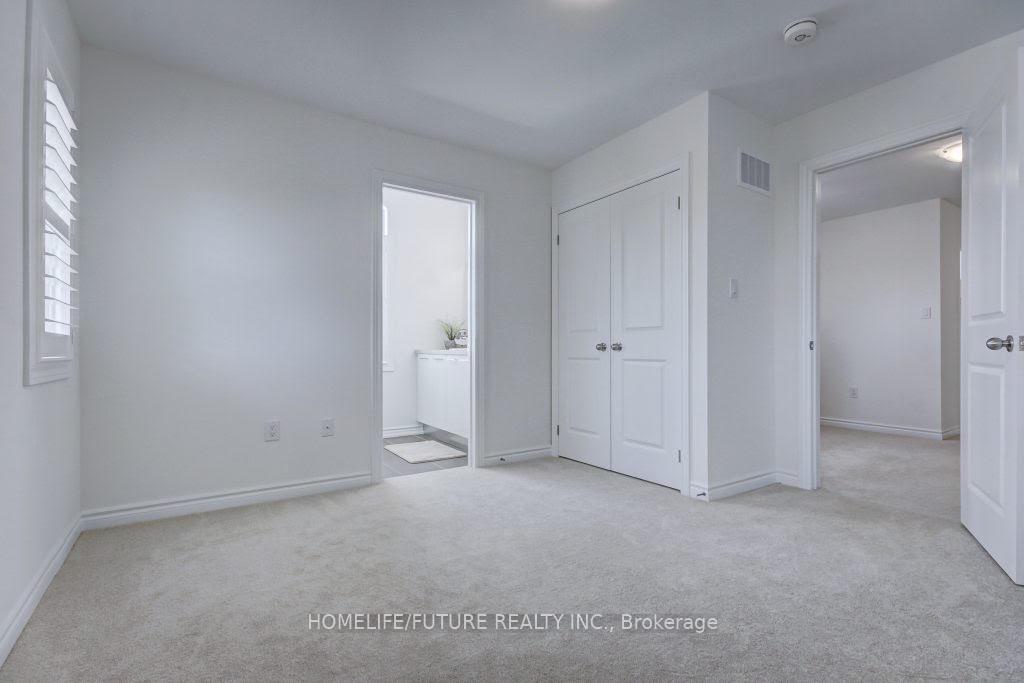 Photo 18 of 58 Ridge Gate Crescent, East Gwillimbury, Mt Albert — HOMEH