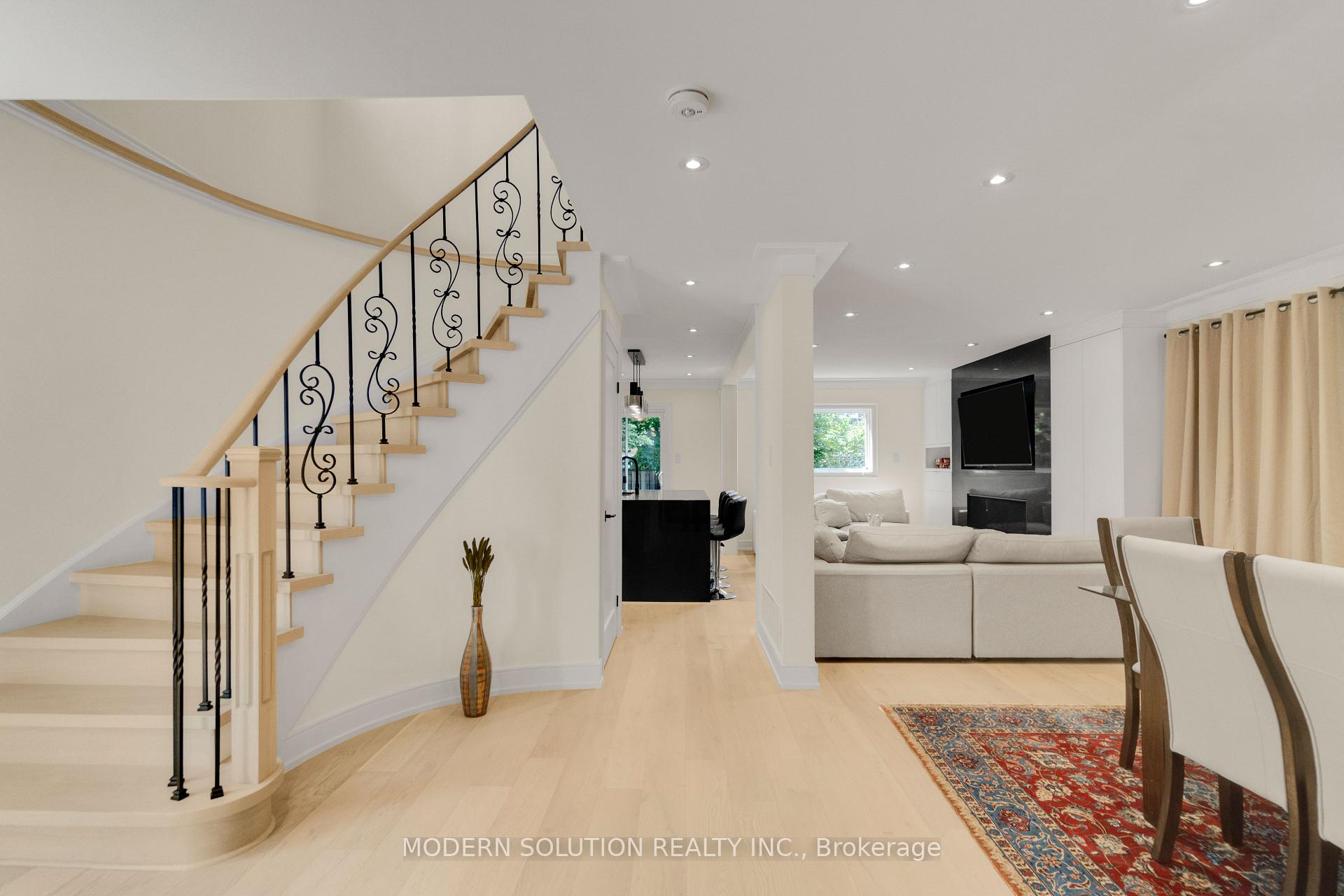 Photo 4 of 44 Bendamere Crescent, Markham, Raymerville — HOMEH