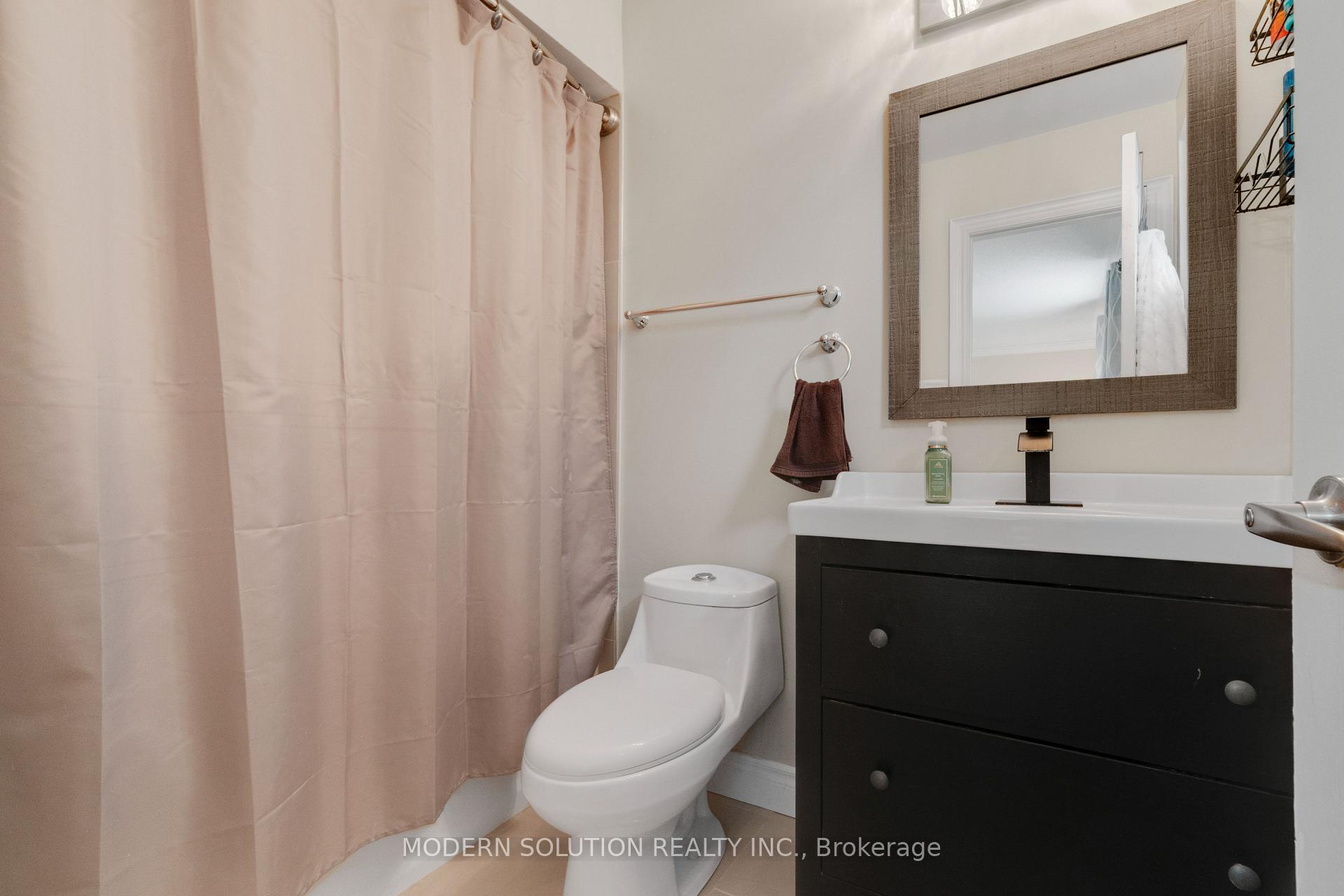Photo 18 of 44 Bendamere Crescent, Markham, Raymerville — HOMEH