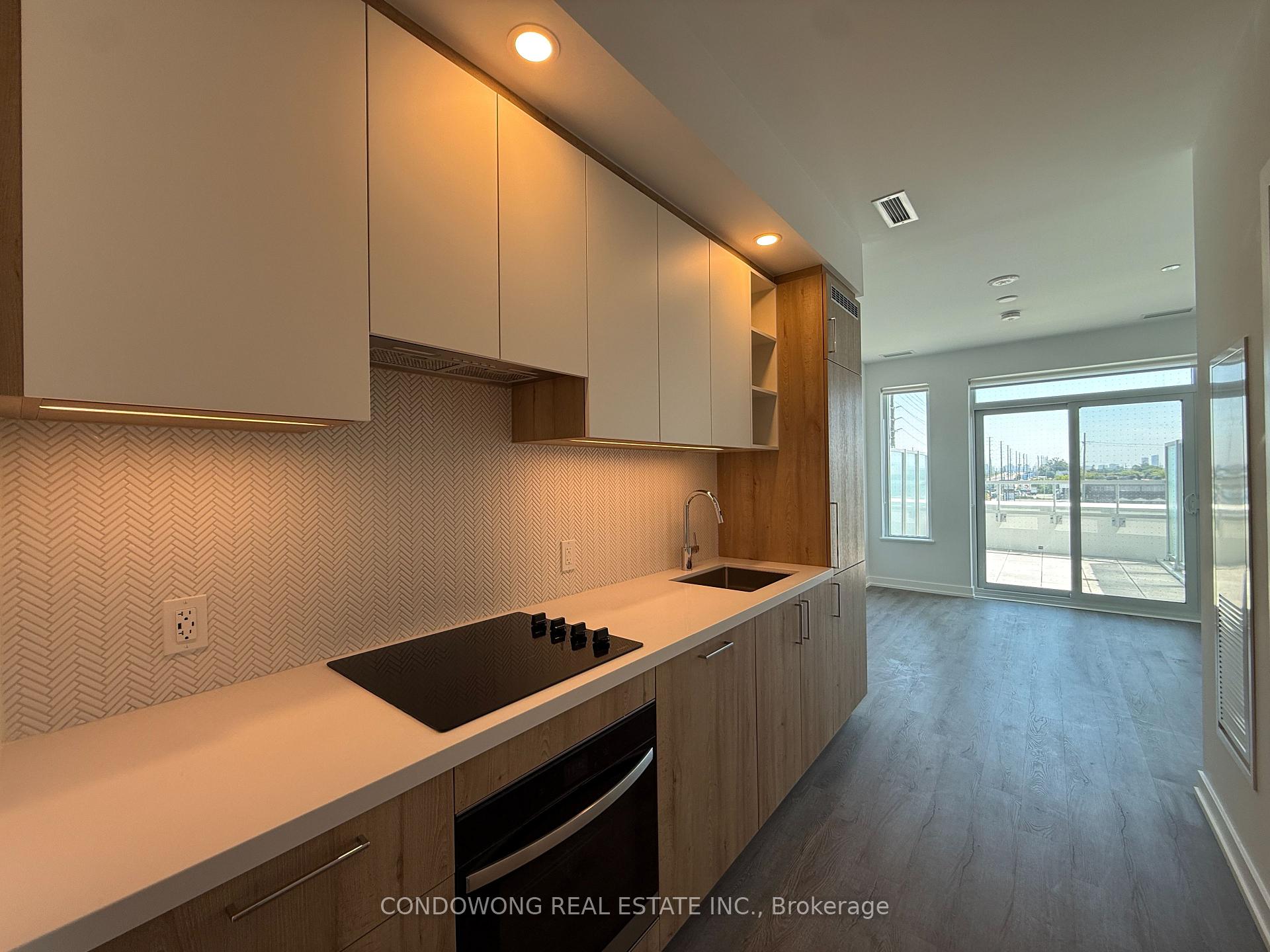 Photo 2 of Unit 305, 5 Meadowdale Road, Vaughan, Vaughan Corporate Centre — HOMEH