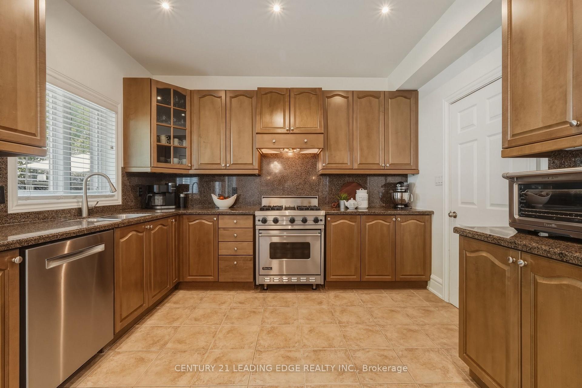 Photo 26 of 8 Haverhill Terrace, Aurora, Bayview Wellington — HOMEH