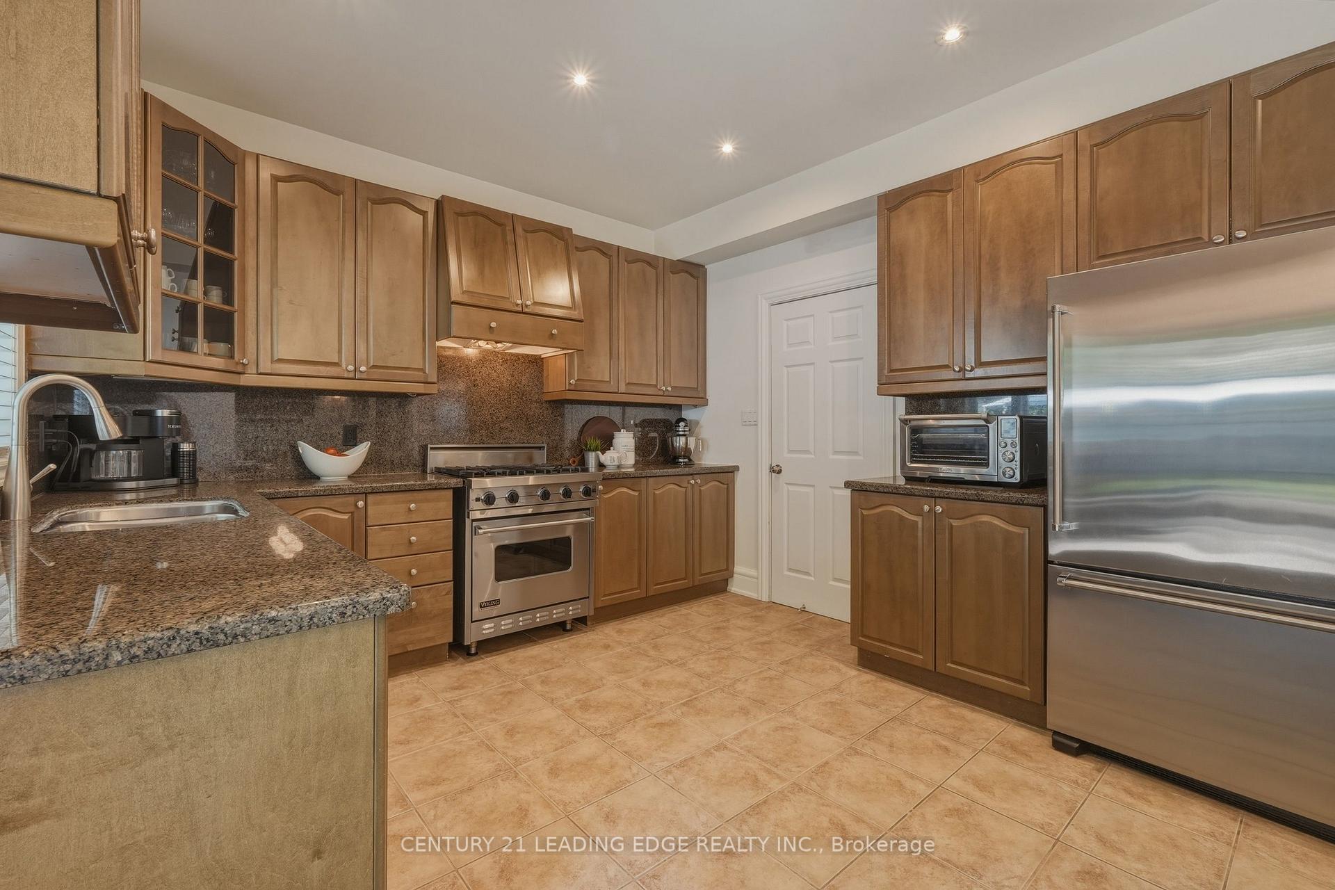 Photo 28 of 8 Haverhill Terrace, Aurora, Bayview Wellington — HOMEH