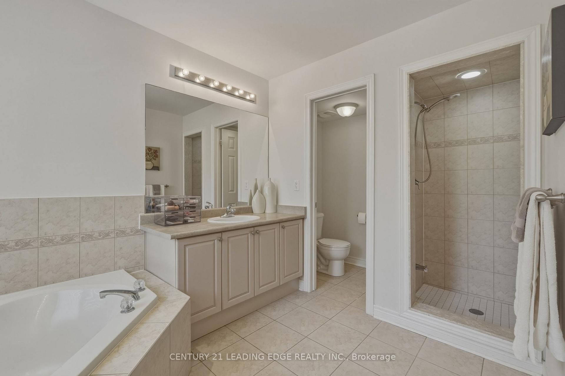 Photo 36 of 8 Haverhill Terrace, Aurora, Bayview Wellington — HOMEH