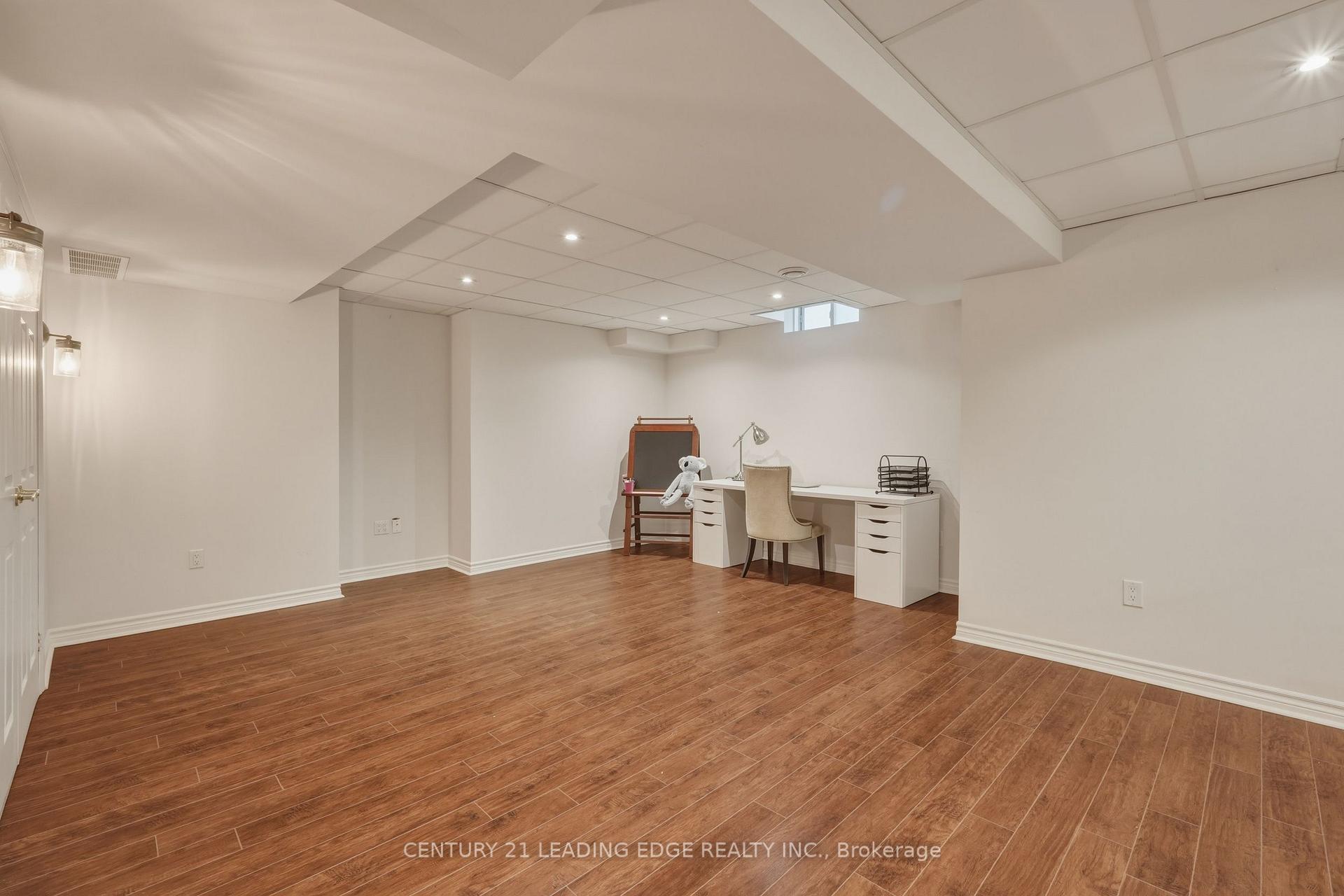 Photo 47 of 8 Haverhill Terrace, Aurora, Bayview Wellington — HOMEH