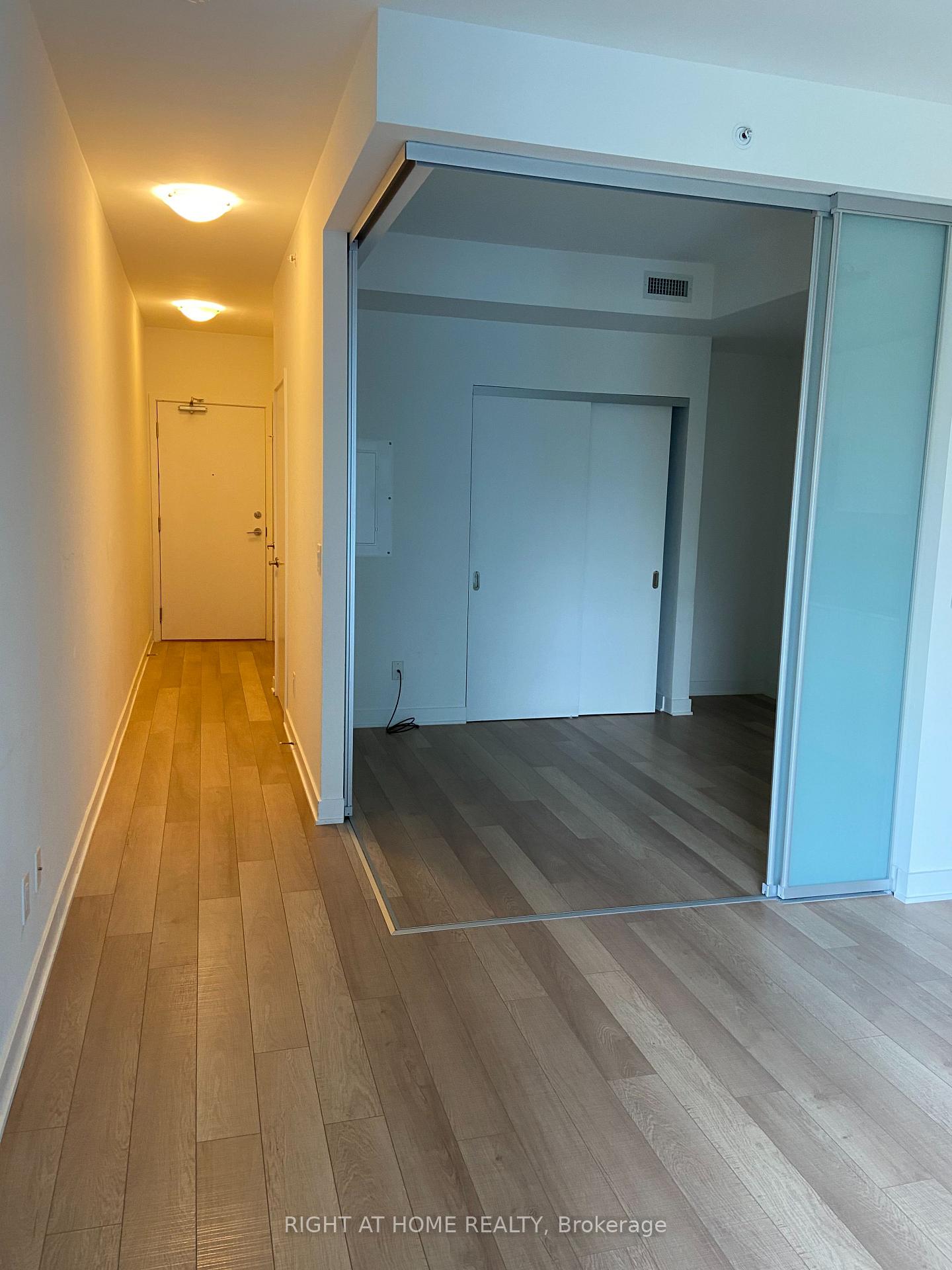 Photo 6 of Unit 802, 210 Simcoe Street, Toronto, Kensington-Chinatown — HOMEH
