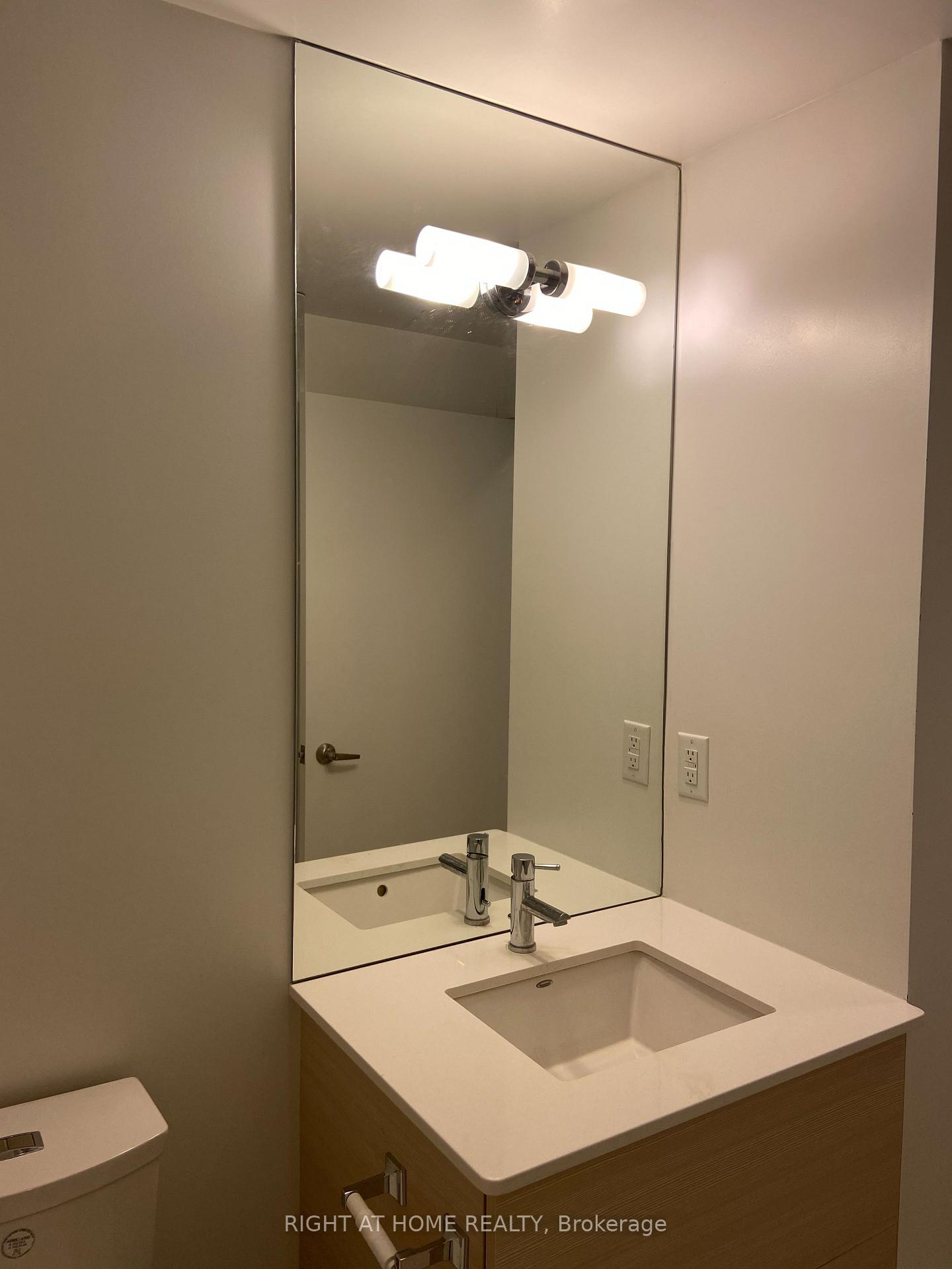 Photo 15 of Unit 802, 210 Simcoe Street, Toronto, Kensington-Chinatown — HOMEH