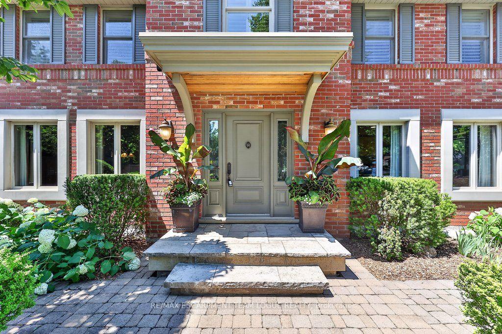 Photo 4 of 940 Tollgate Place, Burlington, Bayview — HOMEH