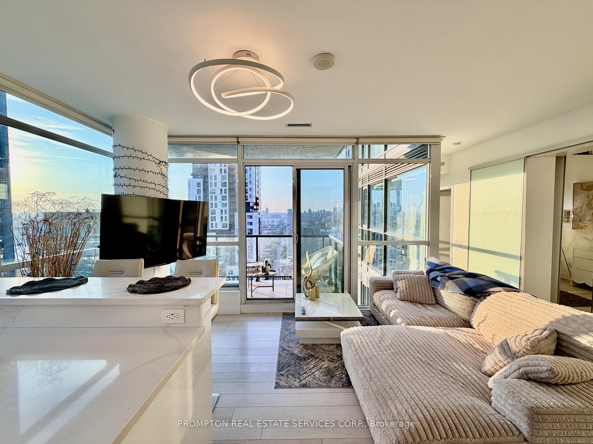 Photo 2 of Unit 3004, 290 Adelaide Street W, Toronto, Waterfront Communities — HOMEH