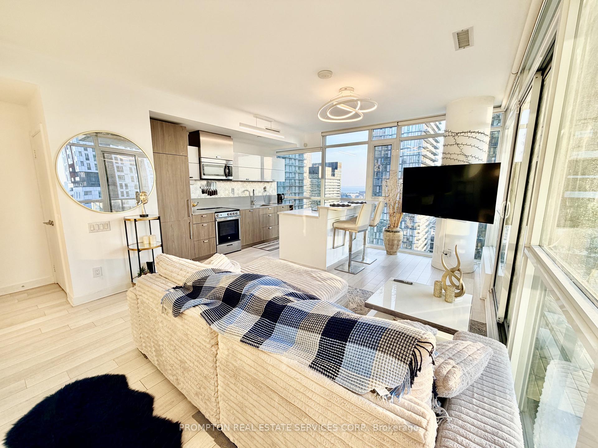 Photo 4 of Unit 3004, 290 Adelaide Street W, Toronto, Waterfront Communities — HOMEH