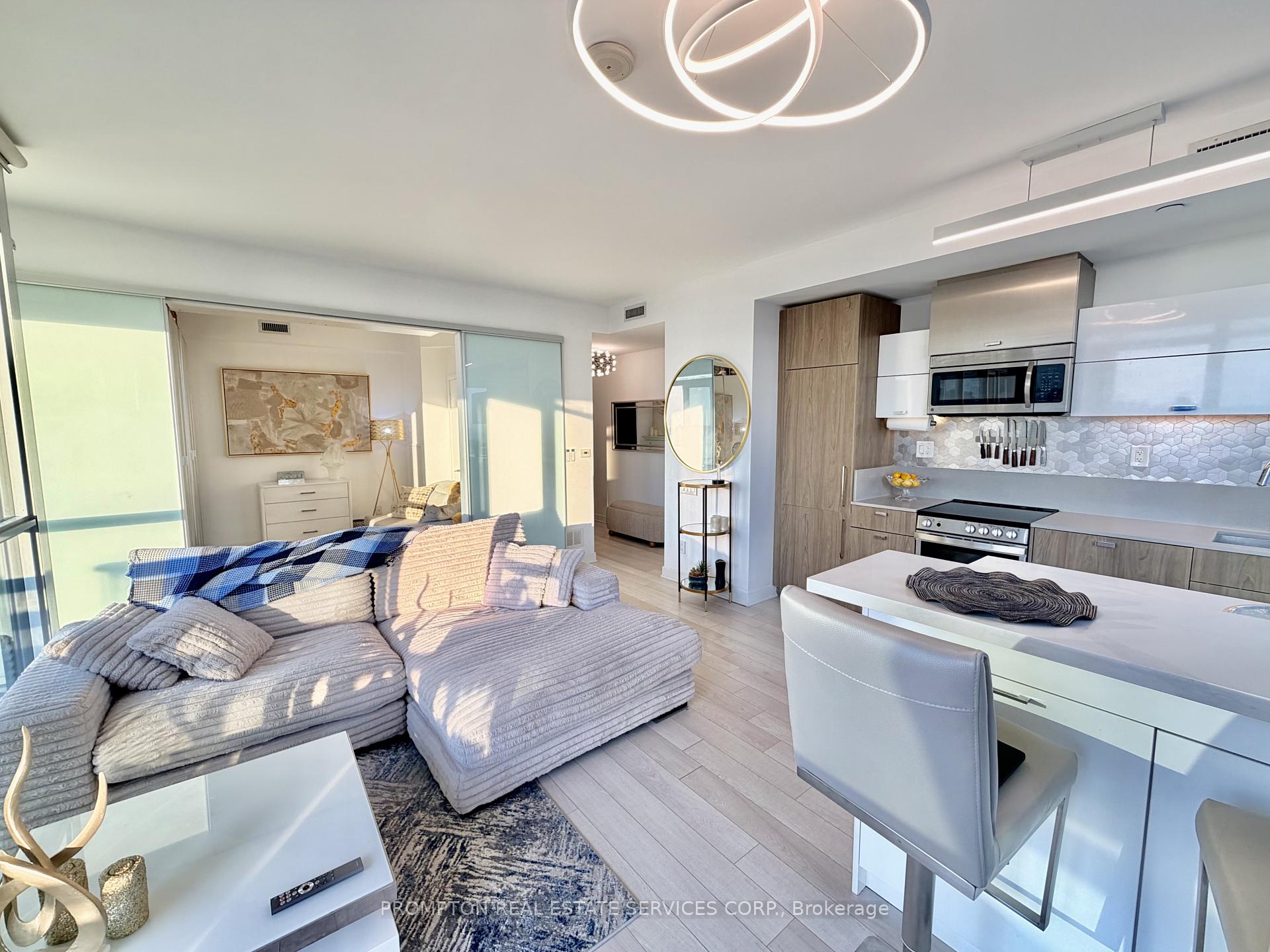 Photo 5 of Unit 3004, 290 Adelaide Street W, Toronto, Waterfront Communities — HOMEH