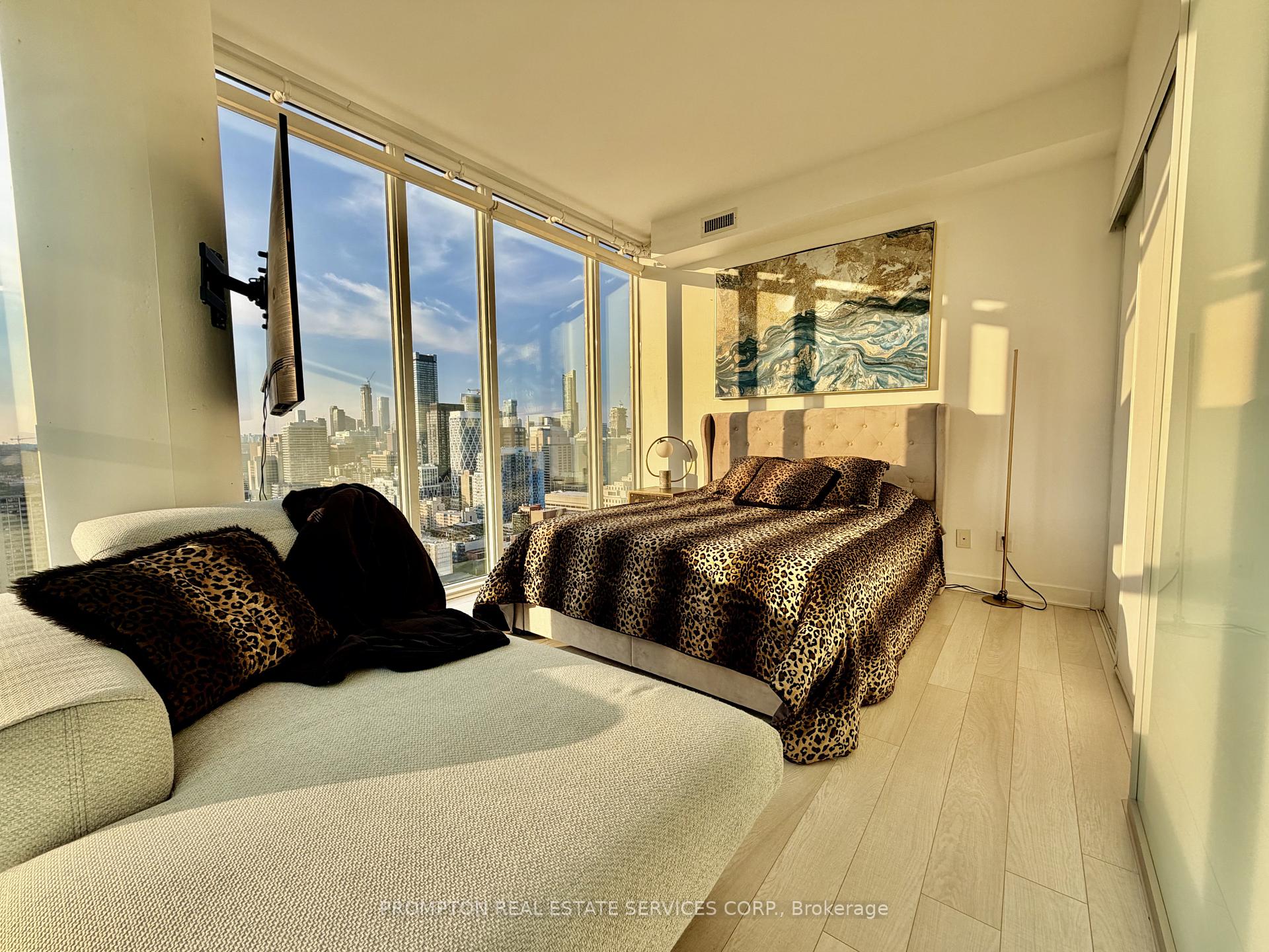 Photo 17 of Unit 3004, 290 Adelaide Street W, Toronto, Waterfront Communities — HOMEH