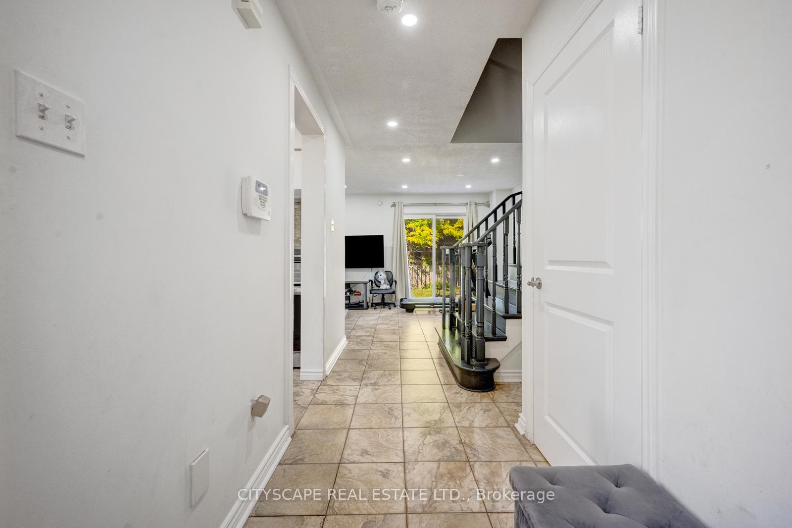 Photo 8 of 65 Mullis Crescent, Brampton, Fletcher's West — HOMEH