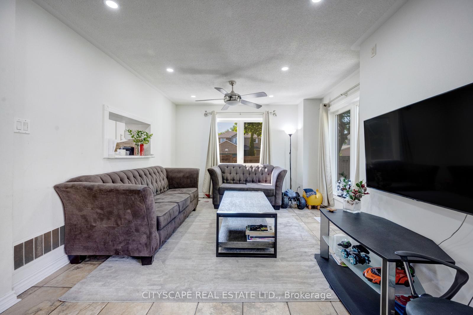 Photo 10 of 65 Mullis Crescent, Brampton, Fletcher's West — HOMEH