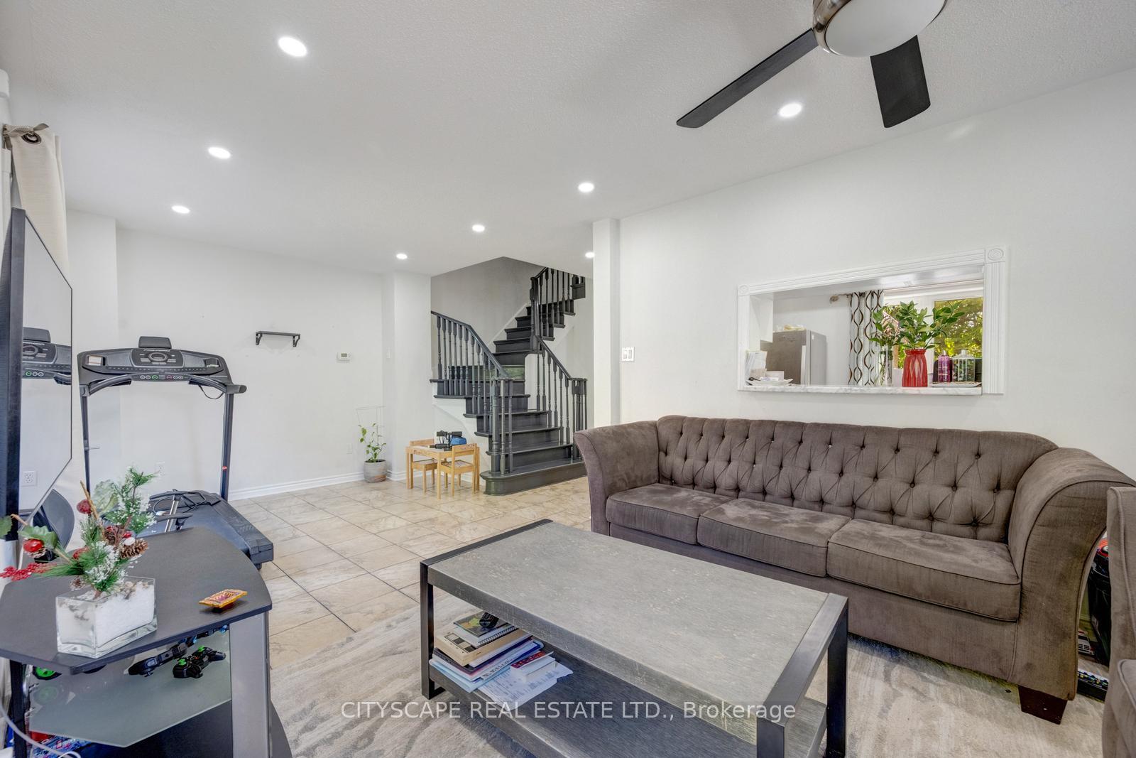 Photo 11 of 65 Mullis Crescent, Brampton, Fletcher's West — HOMEH